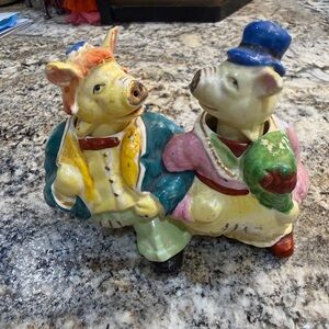 Ceramic Nodder Salt & Pepper Shaker Set, Vintage Bride & Groom Pigs
